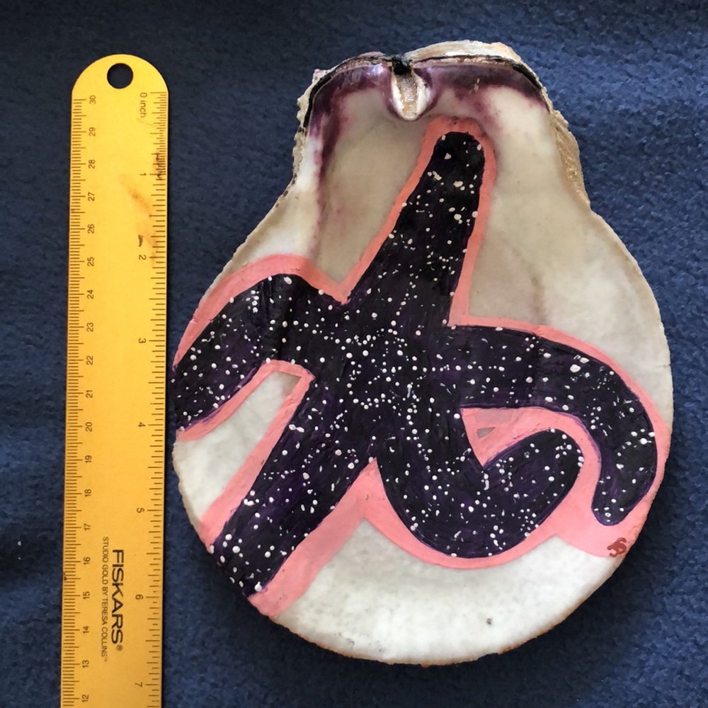 Hand-painted Seastar on Scallop Shell - Picture 3 of 3